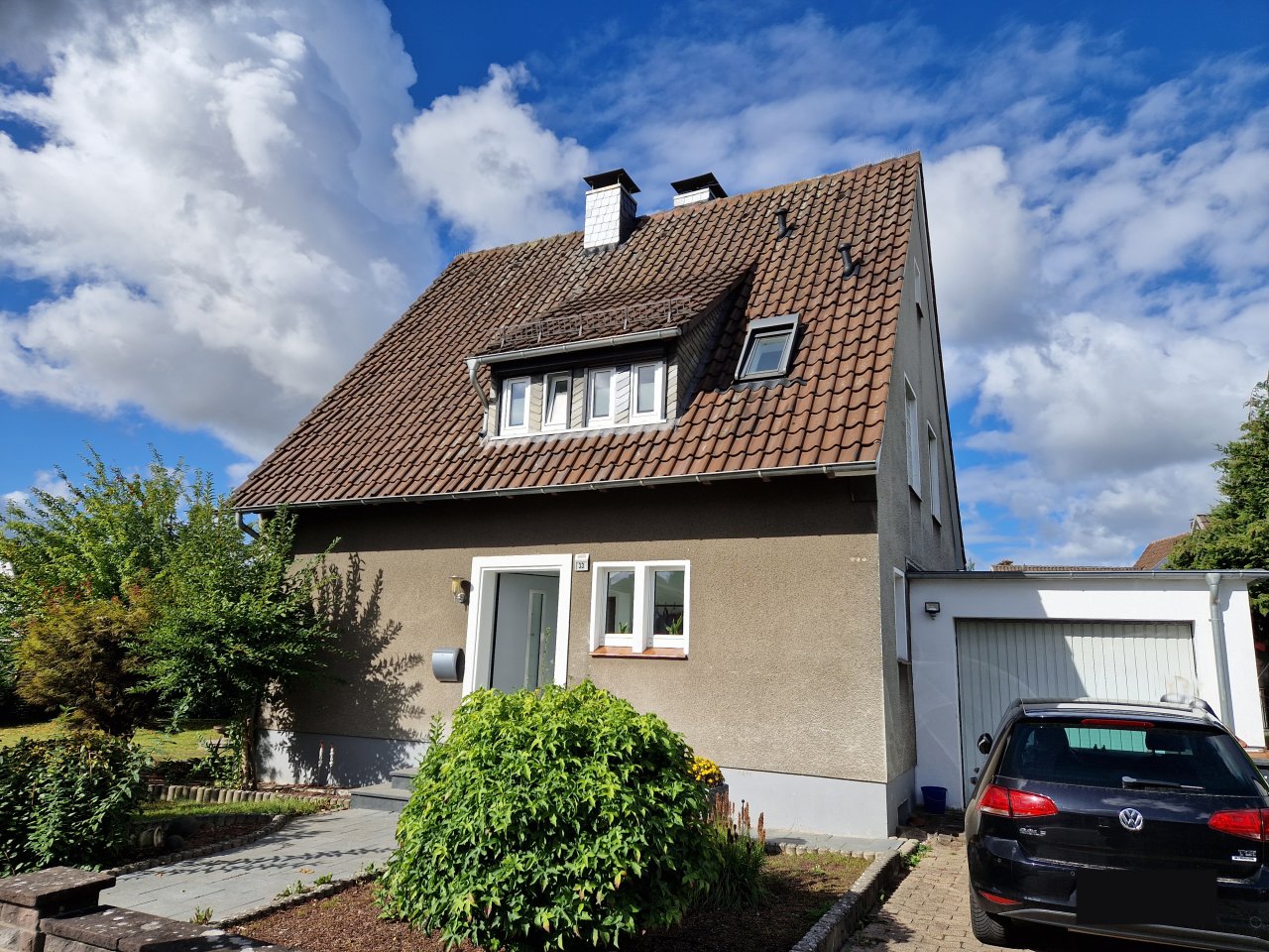 **verkauft** Modernisiert mit ausgebautem Spitzboden... mehr Raum als augenscheinlich erwartet!