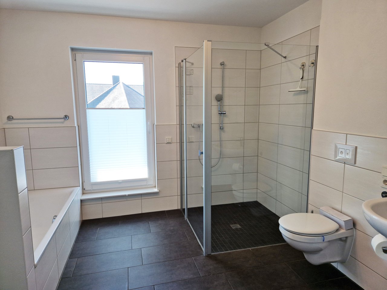 **vermietet** Barrierefreie Penthousewohnung in Löhne mit großer Dachterrasse, Fahrstuhl, Einbauküche und PKW-Stellplatz