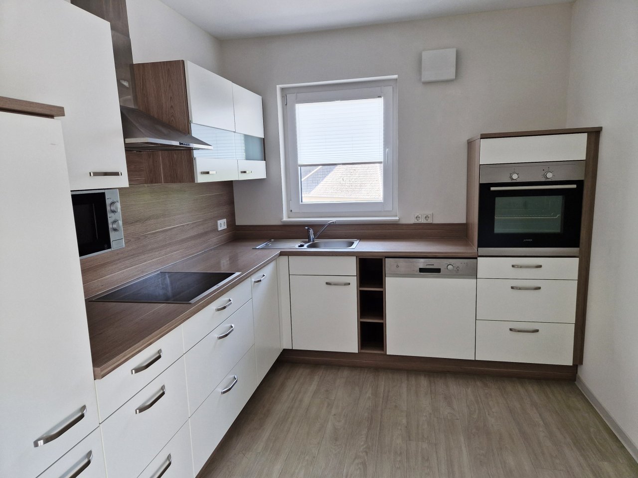 **vermietet** Barrierefreie Penthousewohnung in Löhne mit großer Dachterrasse, Fahrstuhl, Einbauküche und PKW-Stellplatz