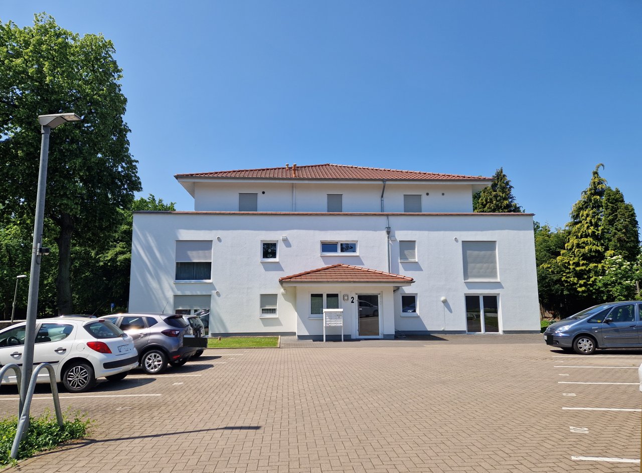 **vermietet** Barrierefreie Penthousewohnung in Löhne mit großer Dachterrasse, Fahrstuhl, Einbauküche und PKW-Stellplatz