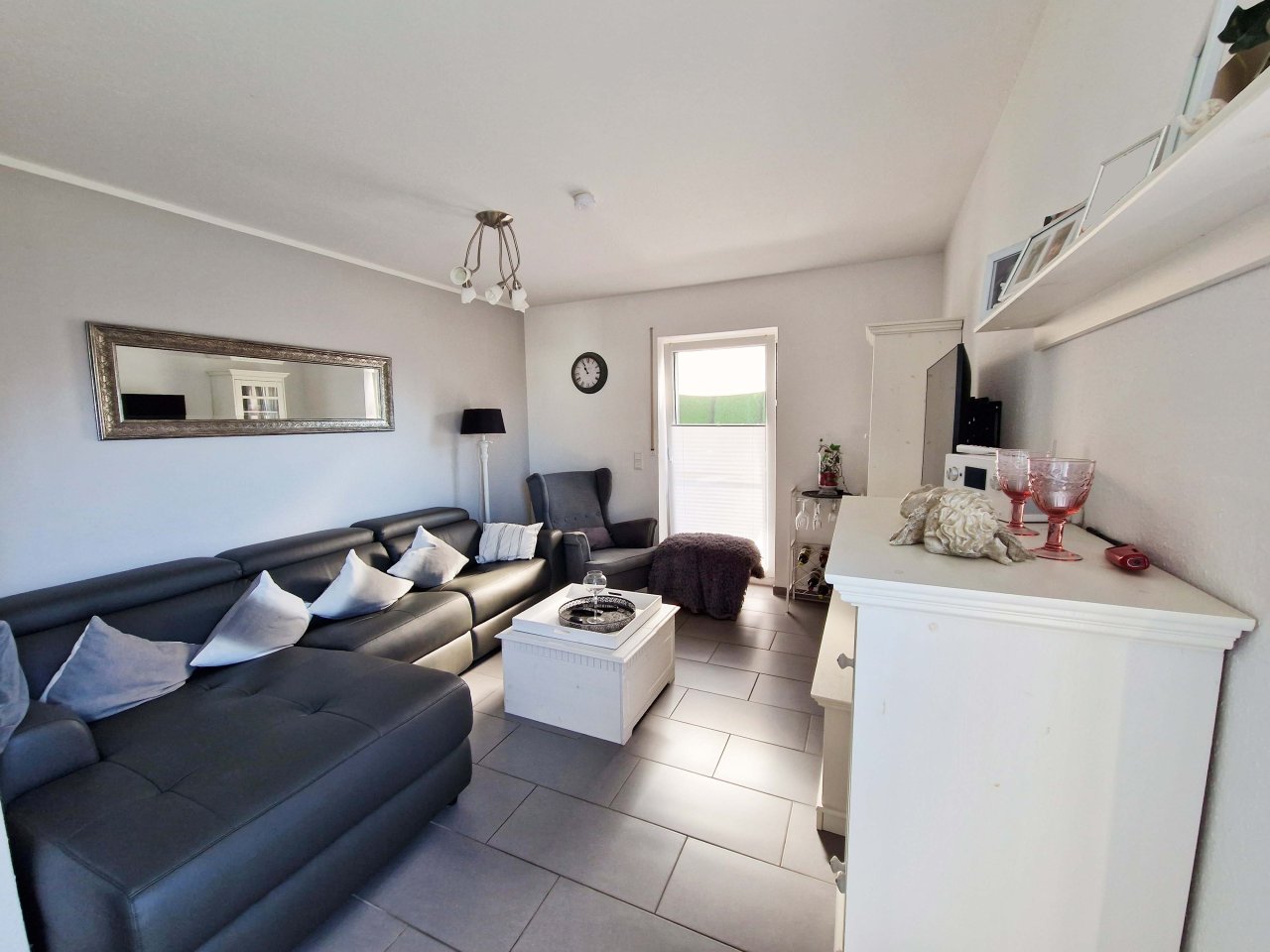 **verkauft** Geschmackvoll, modern, seniorengerecht + 32 m² Dachgeschossfläche