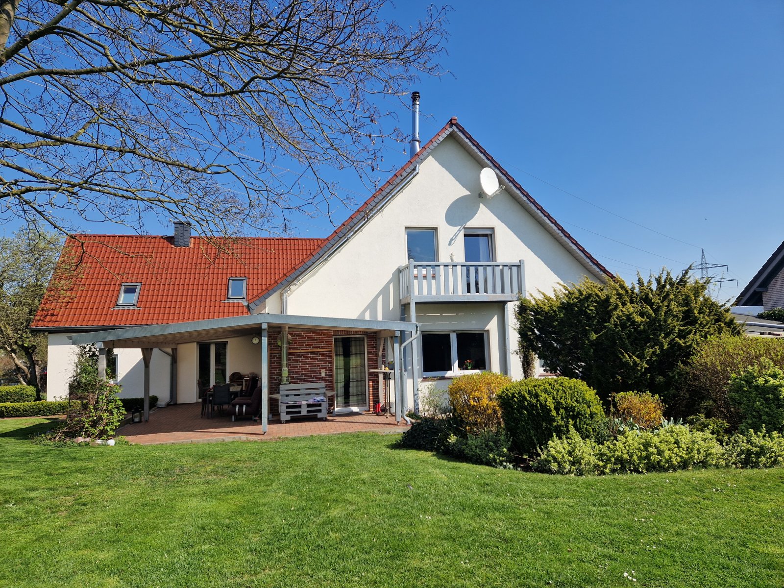 **verkauft** Einfamilienhaus mit 2 Einliegerwohnungen, Photovoltaikanlage und großem Grundstück in Bad Oeynhausen