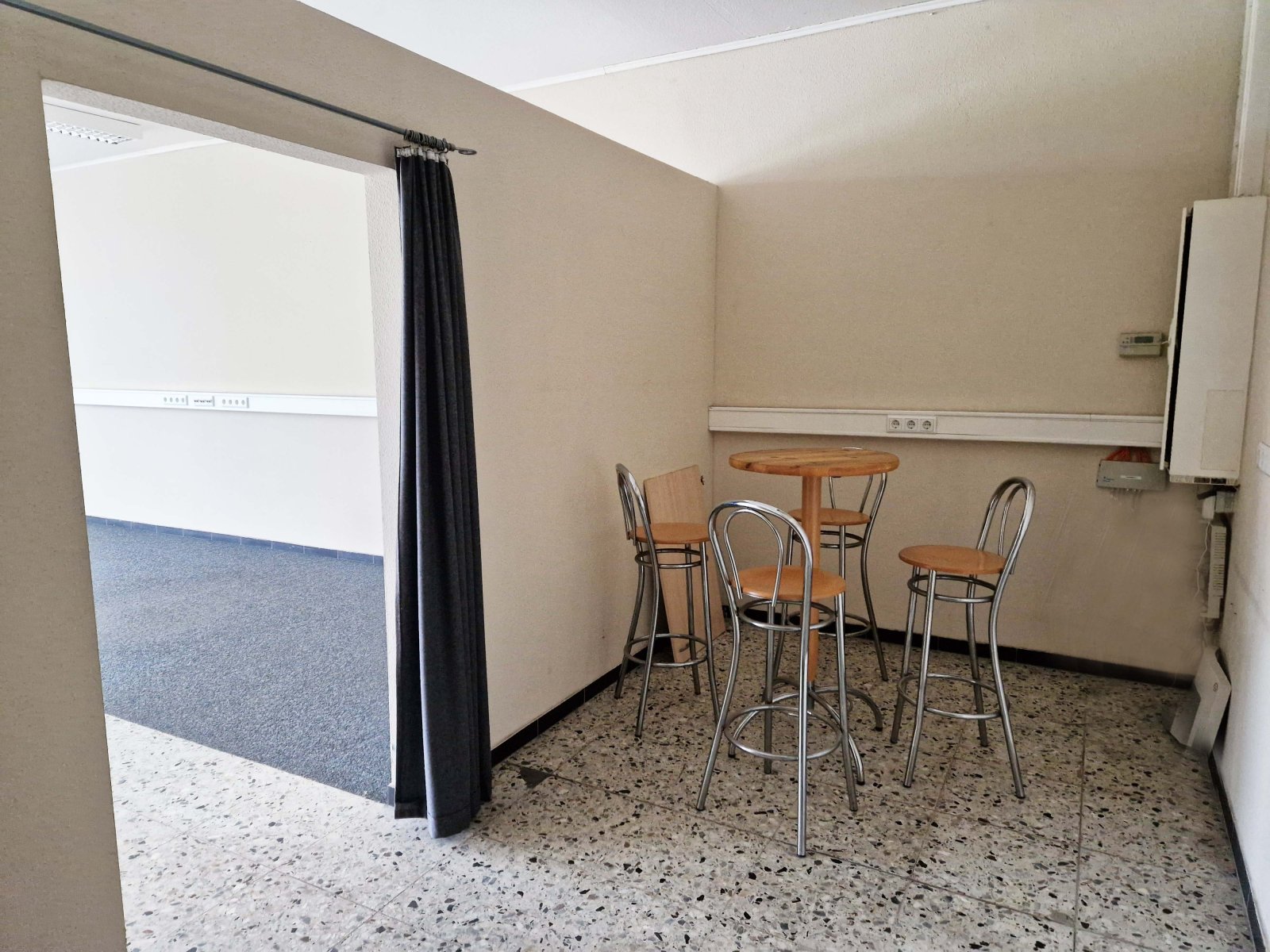 **vermietet** Gewerbefläche mit vielfältigen Nutzungsmöglichkeiten