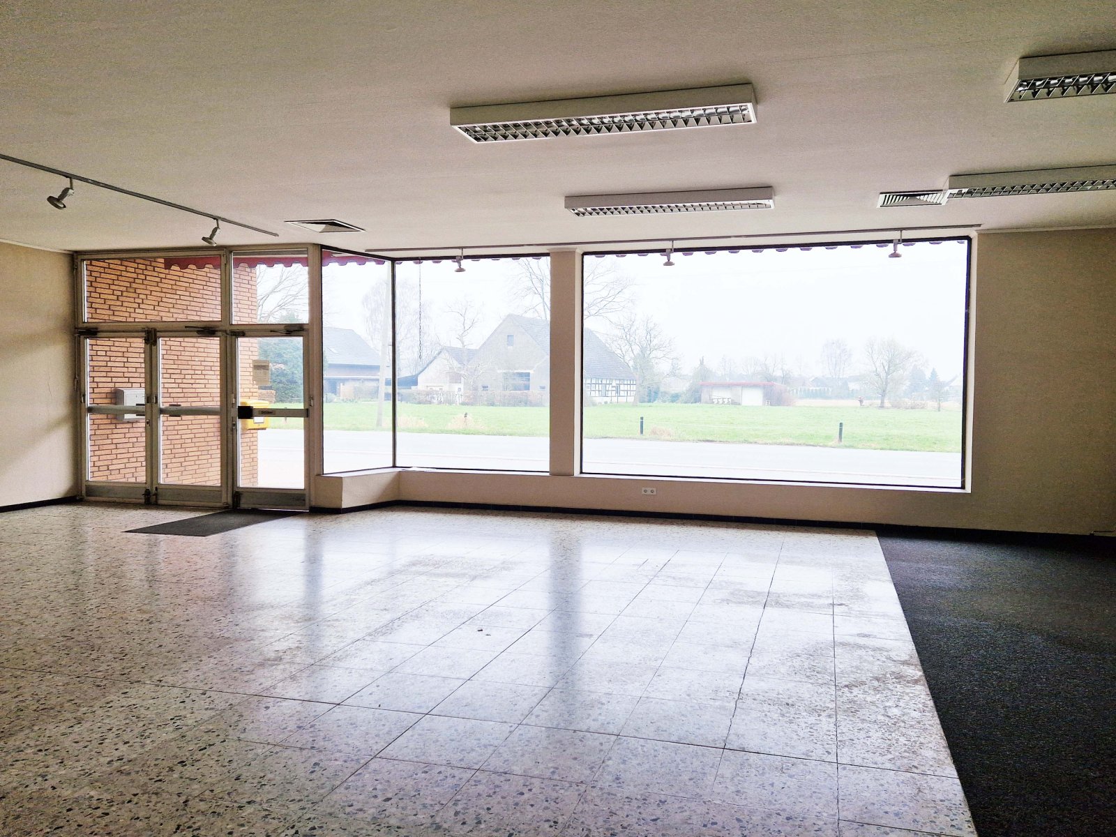 **vermietet** Gewerbefläche mit vielfältigen Nutzungsmöglichkeiten