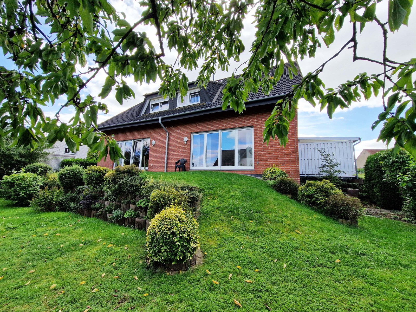 ***vermietet***Gemütliche DHH in Bünde, viel Platz vom Keller bis zum Spitzboden