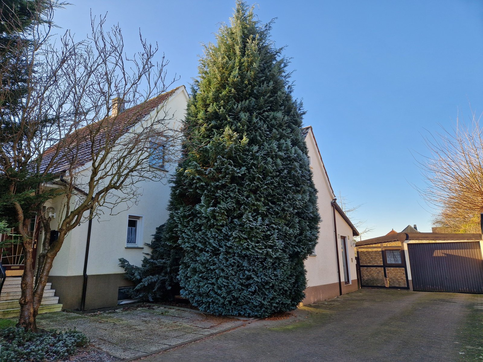 Wunderschönes Grundstück mit sanierungsbedürftigem Wohnhaus 