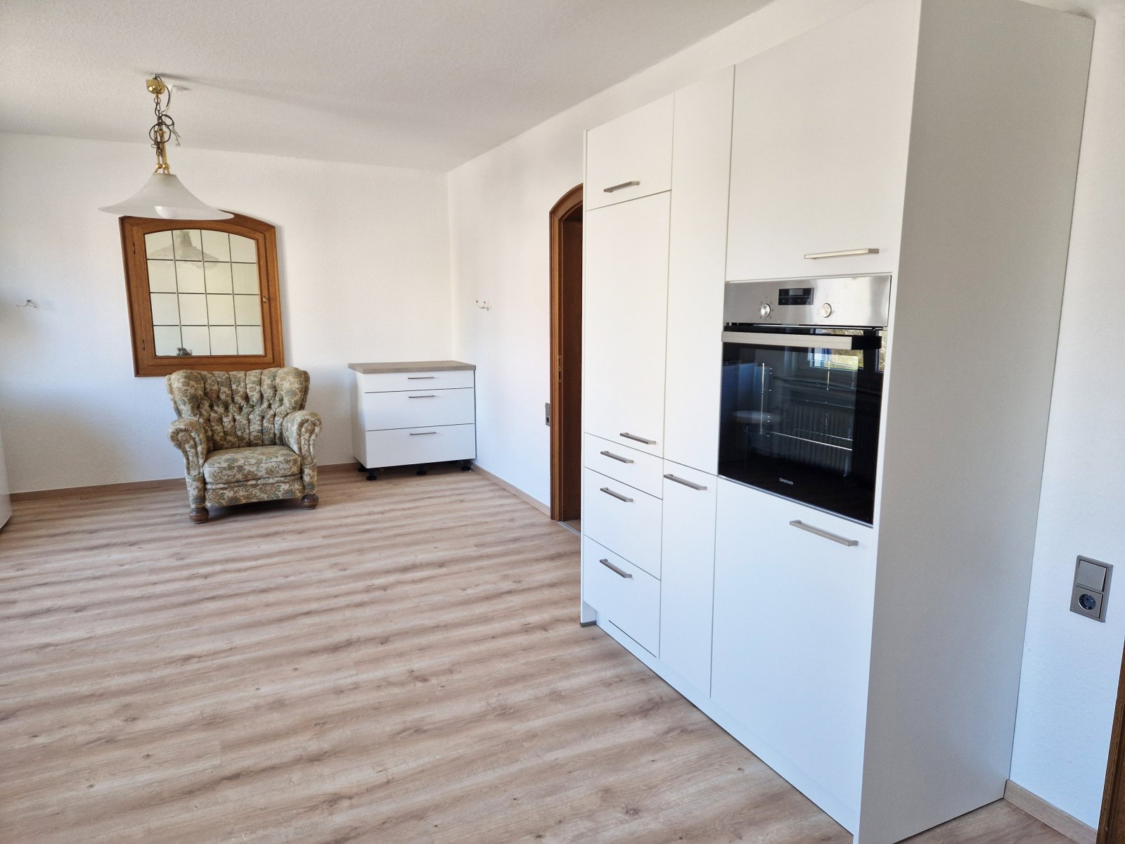 Modernisiert, großzügig, mit Einbauküche und Garten