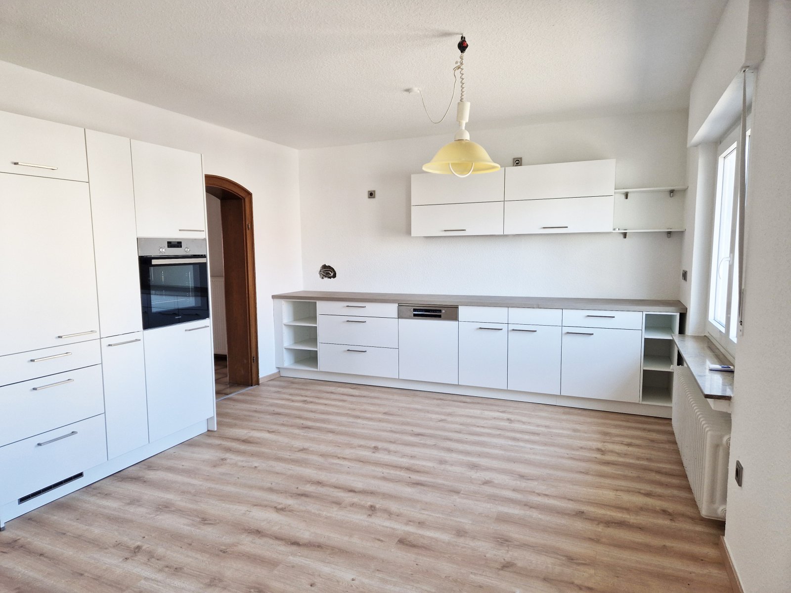 Modernisiert, großzügig, mit Einbauküche und Garten