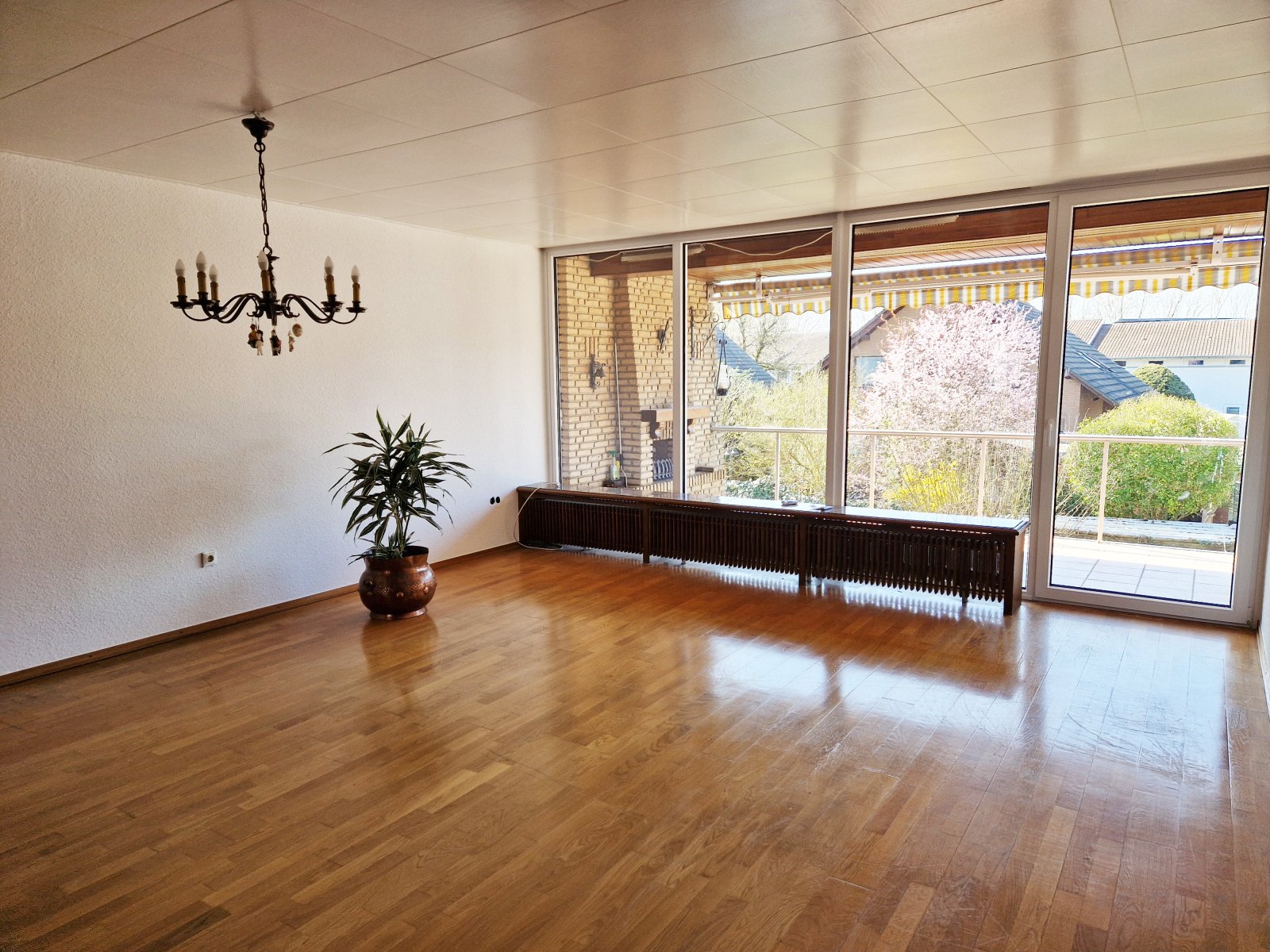 Modernisiert, großzügig, mit Einbauküche und Garten
