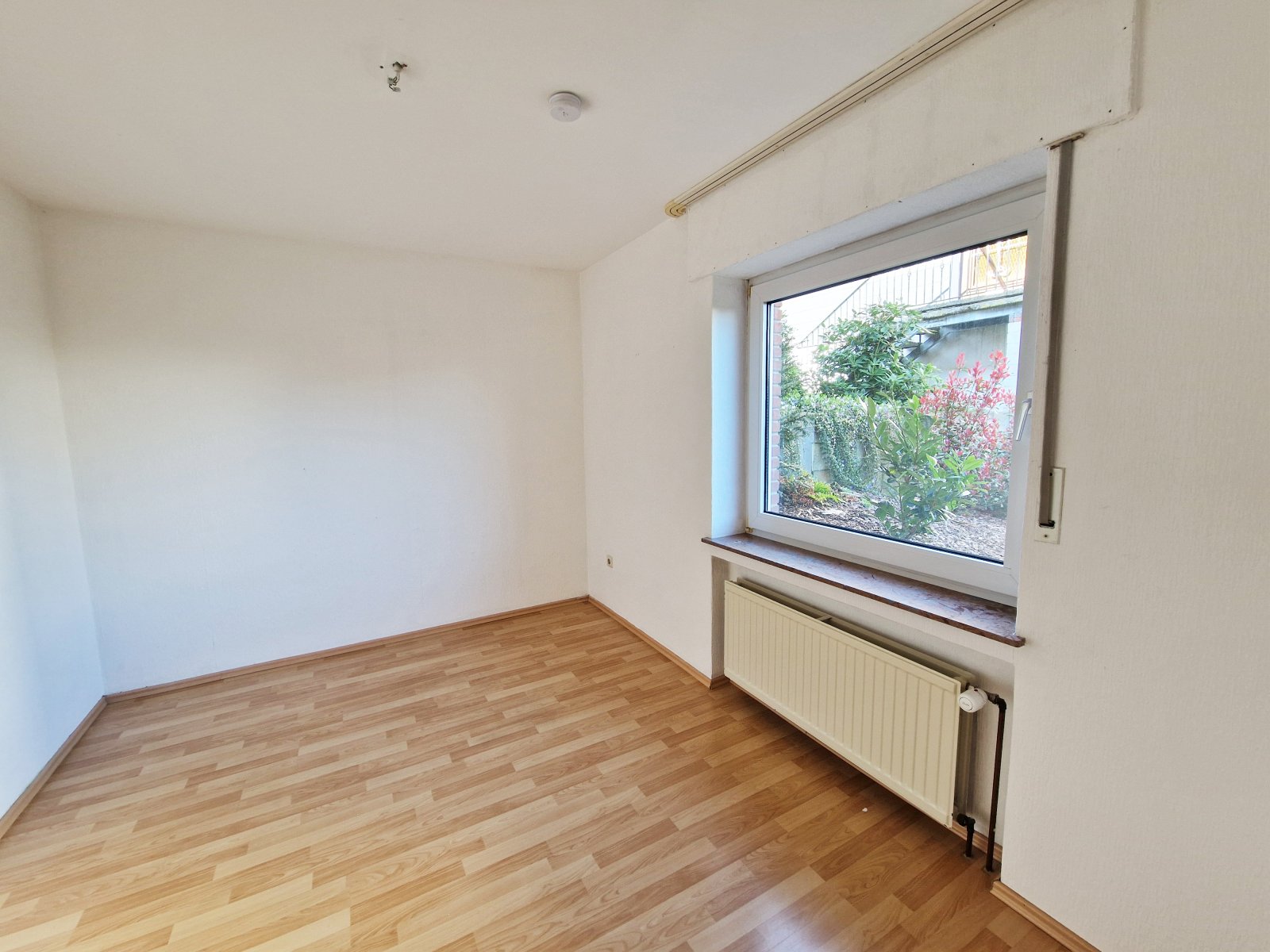 Souterrain-Singlewohnung mit Terrasse und Einbauküche in wunderschöner Lage