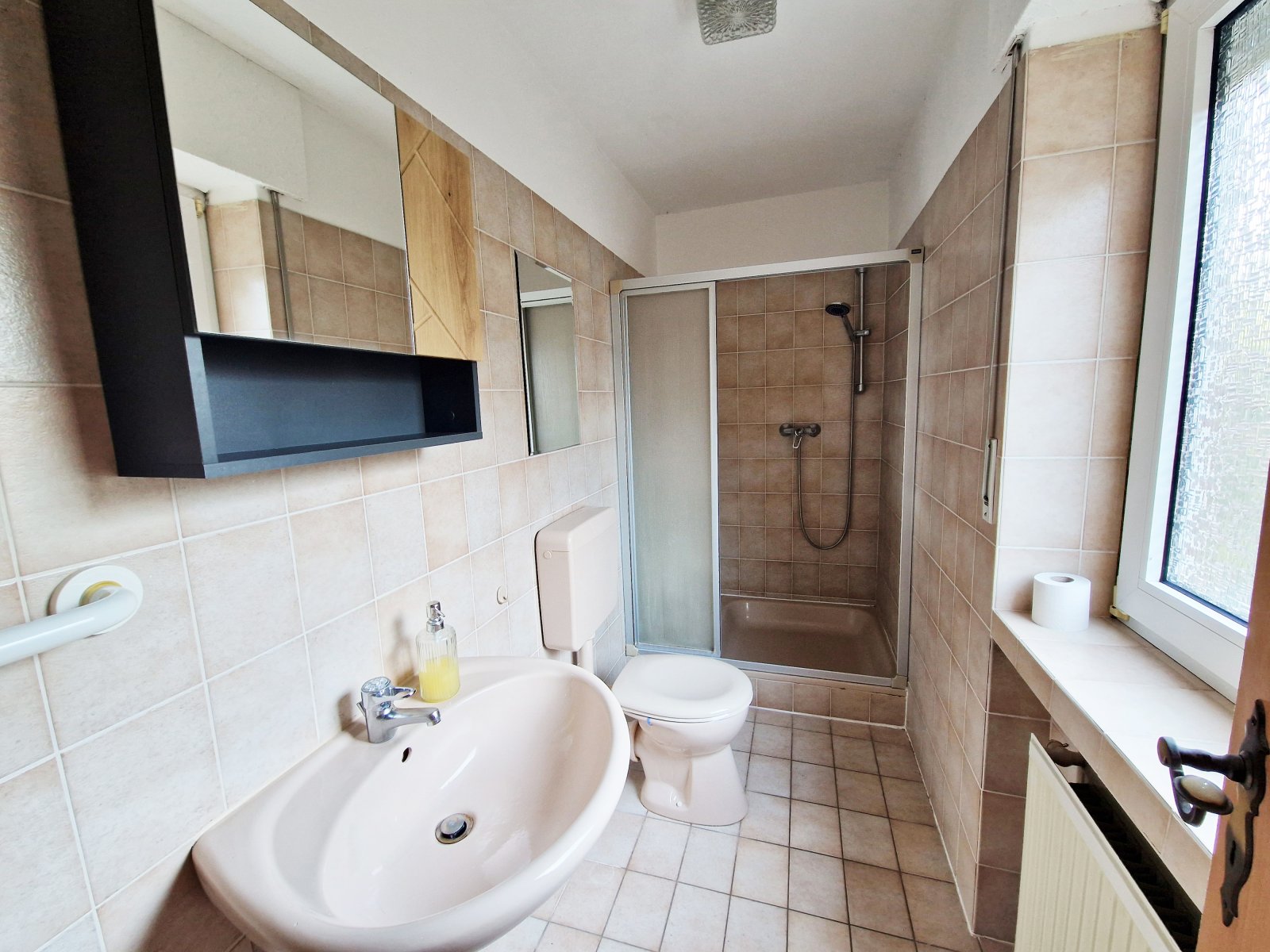 Souterrain-Singlewohnung mit Terrasse und Einbauküche in wunderschöner Lage