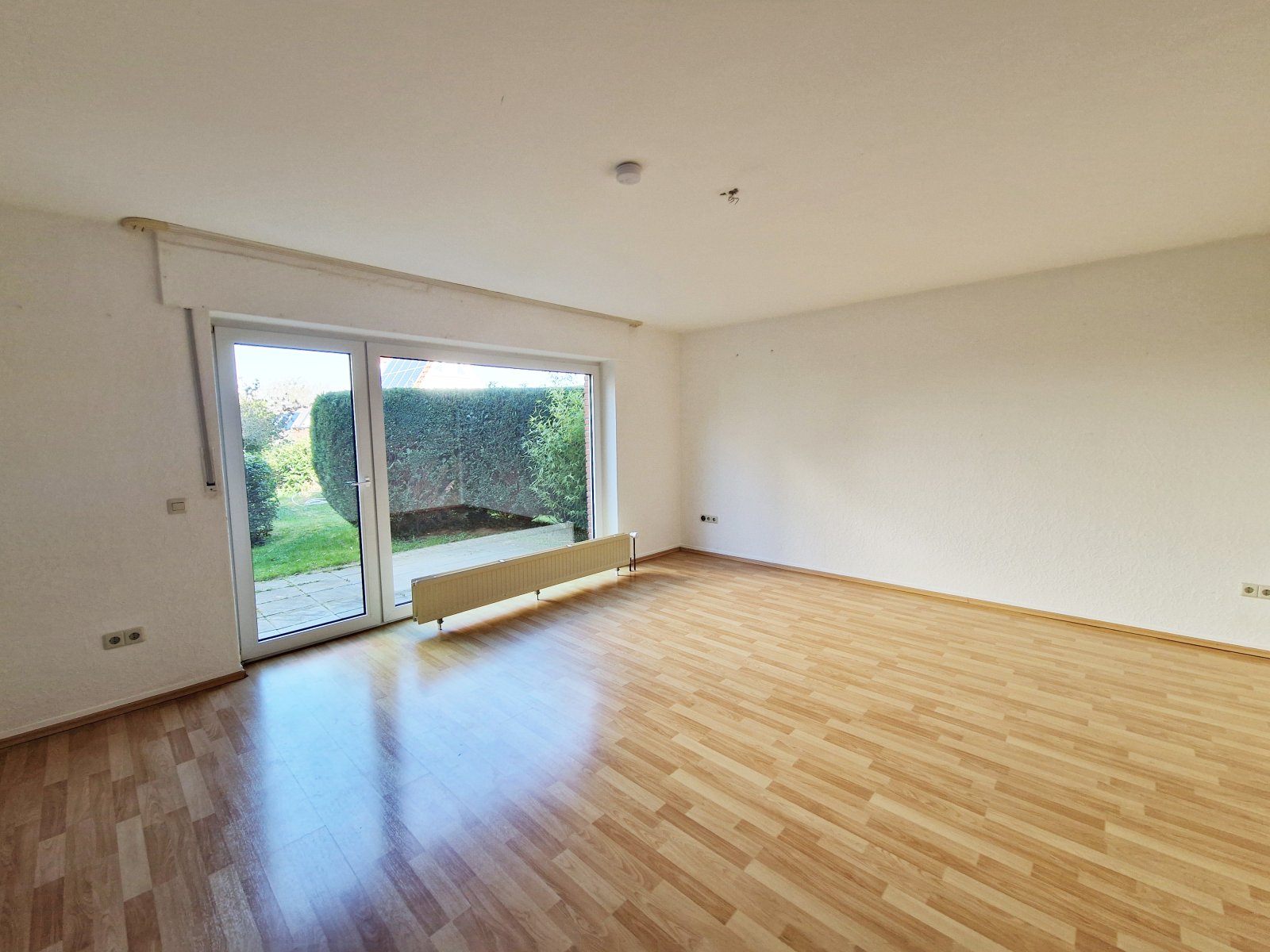 Souterrain-Singlewohnung mit Terrasse und Einbauküche in wunderschöner Lage
