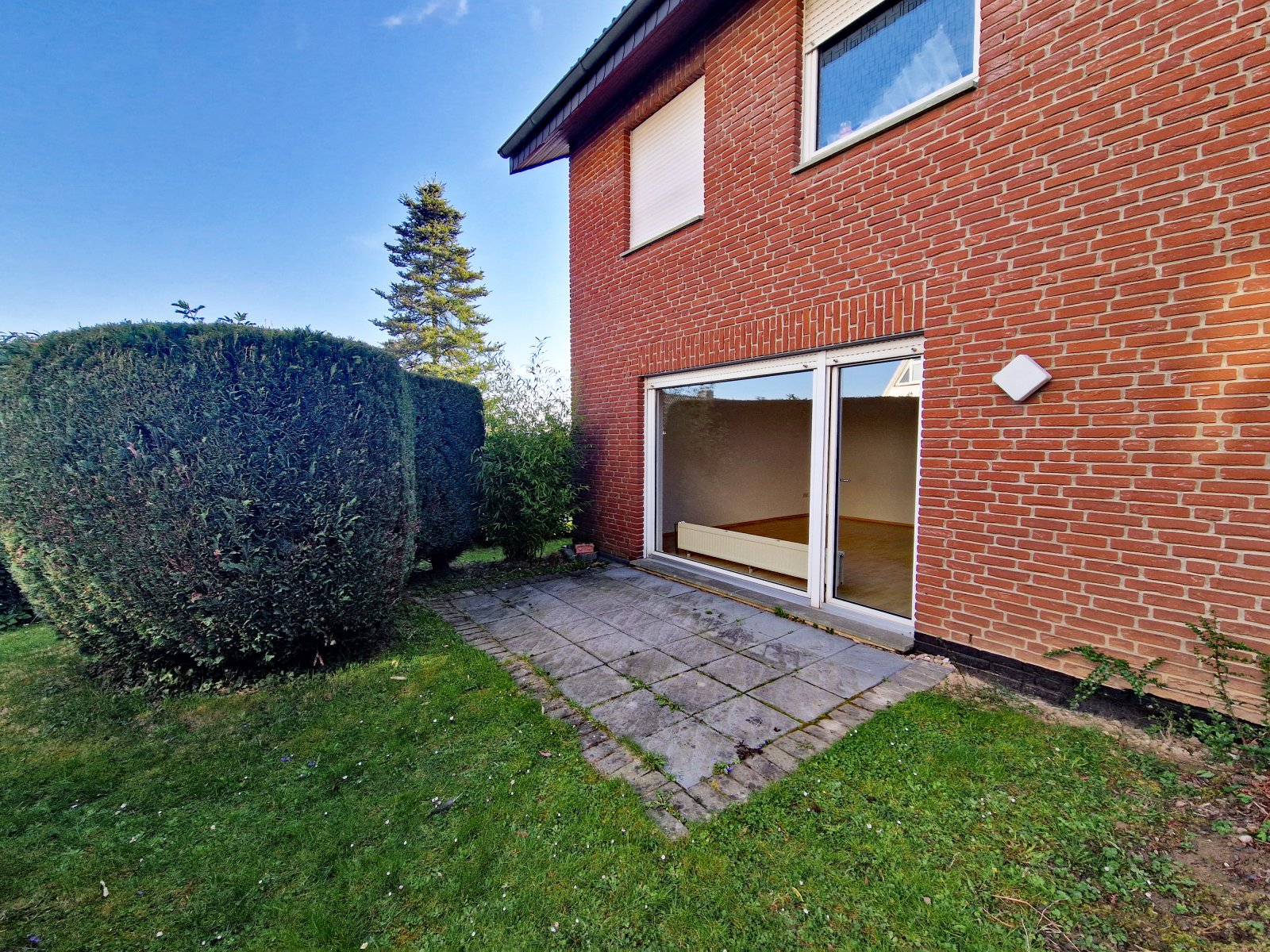 Souterrain-Singlewohnung mit Terrasse und Einbauküche in wunderschöner Lage