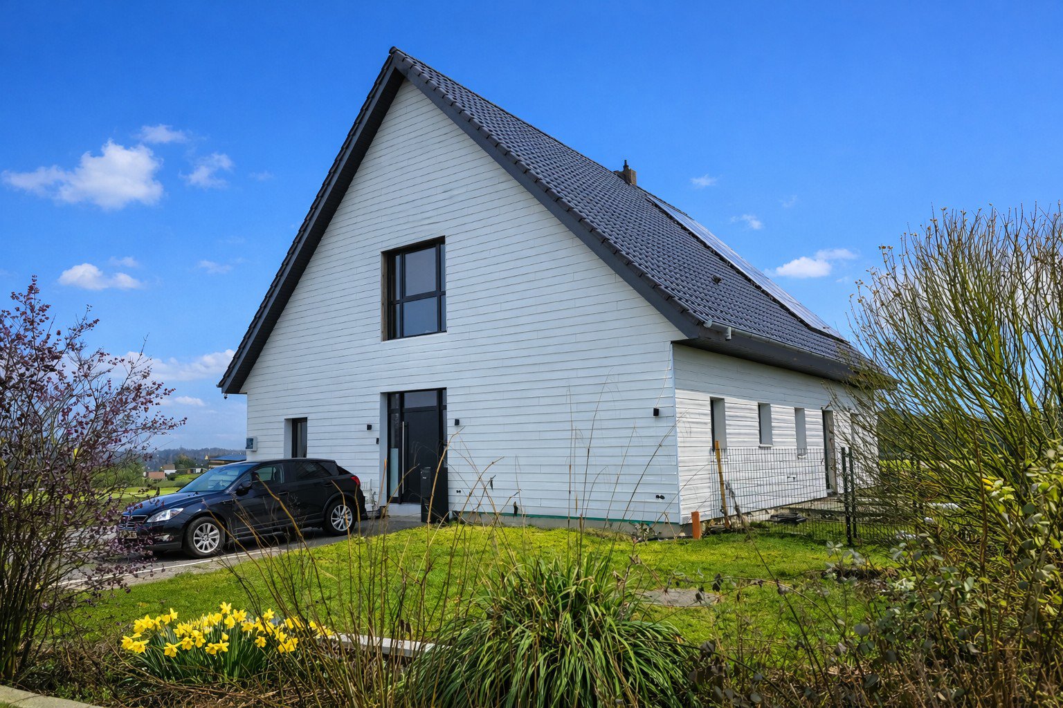 Moderner Minimalismus trifft zeitlosen Altbaucharakter mit Ausbaupotenzial 