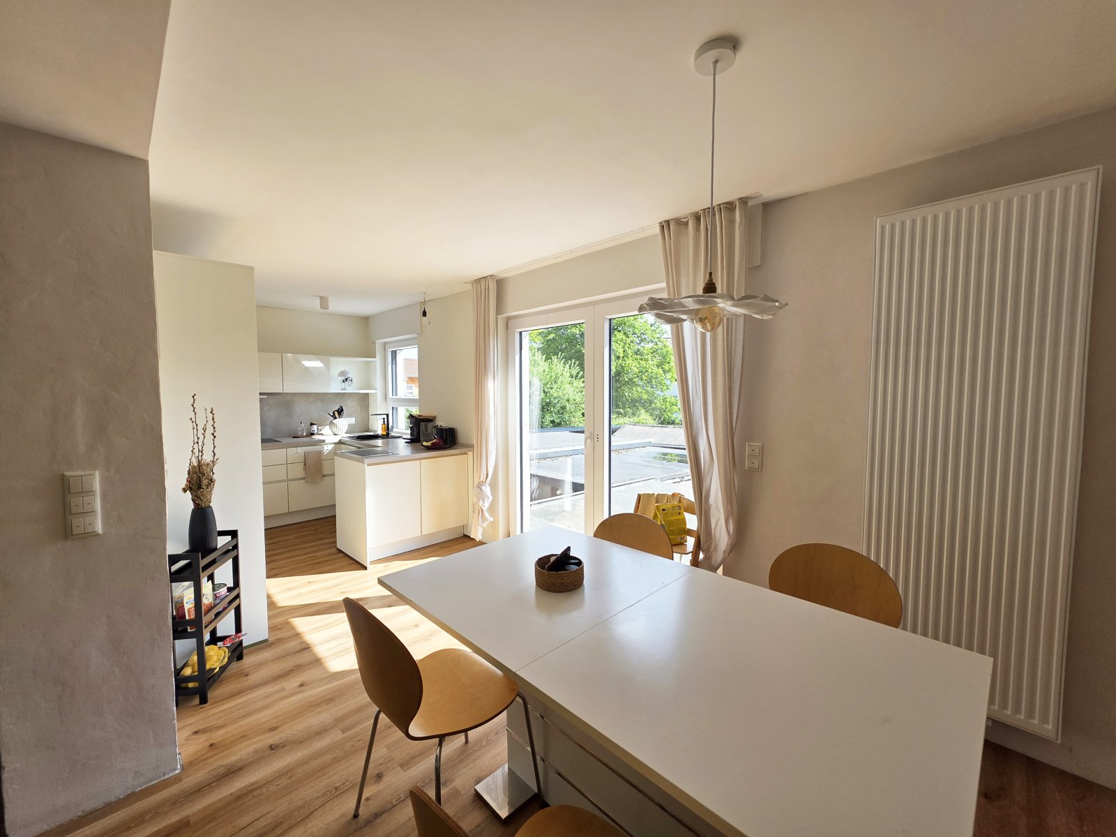 Teilmodernisierte Doppelhaushälfte mit zwei Wohneinheiten und ausgebautem Dachgeschoss