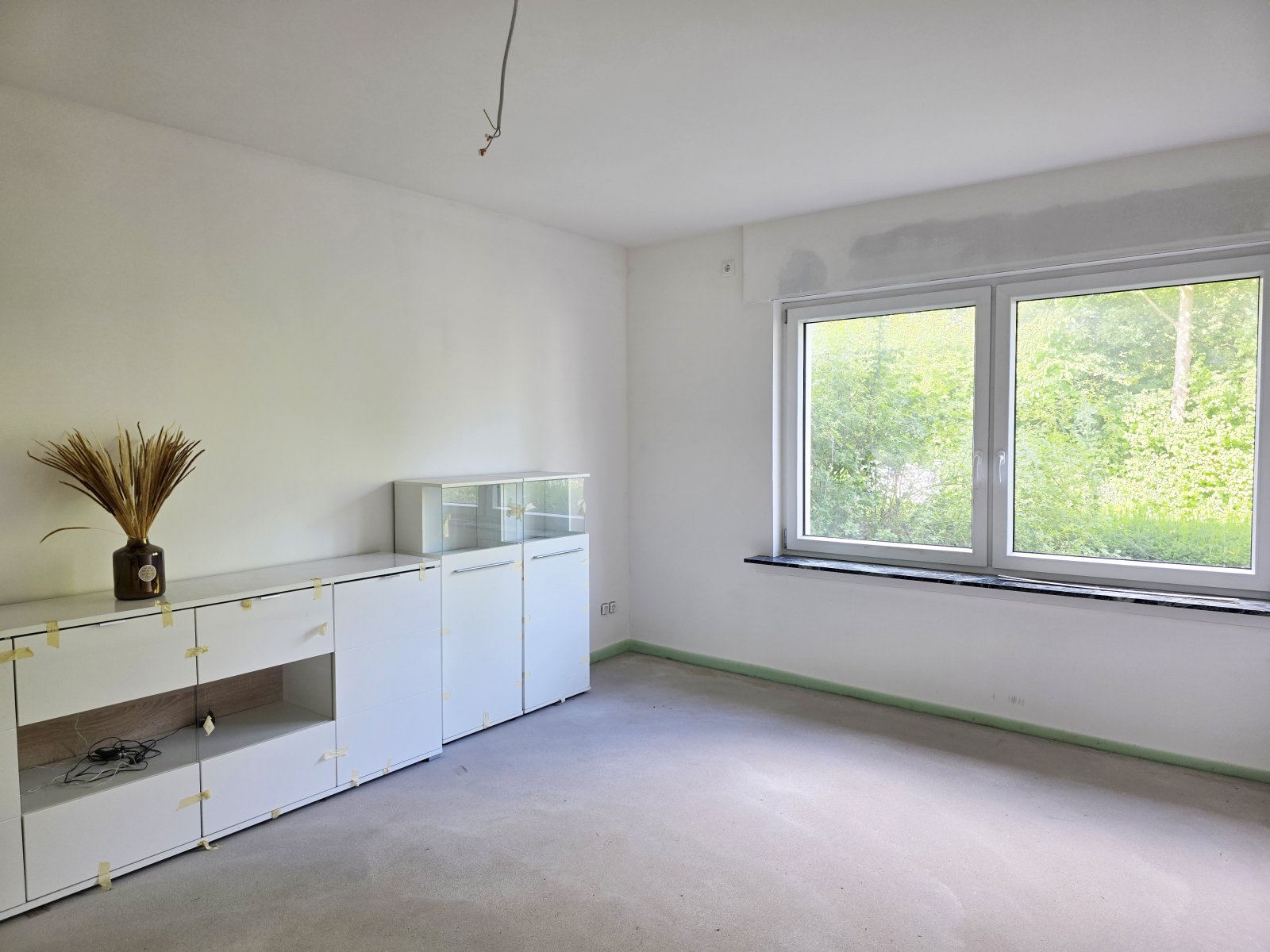 Teilmodernisierte Doppelhaushälfte mit zwei Wohneinheiten und ausgebautem Dachgeschoss