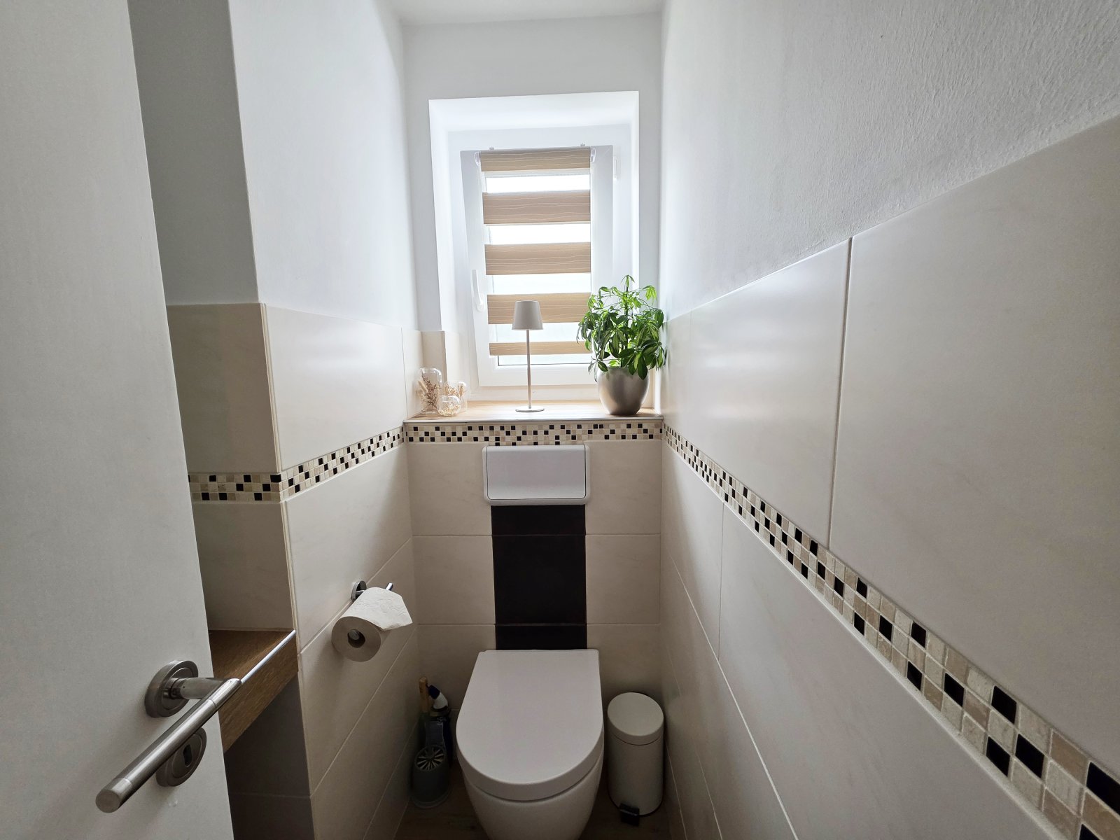Zwei Wohnkonzepte, ein Zuhause: Modernisiertes Doppelhaus mit großem Grundstück
