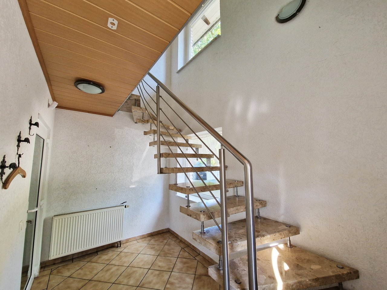 Eingang - Treppenhaus Eingang - Treppenhaus