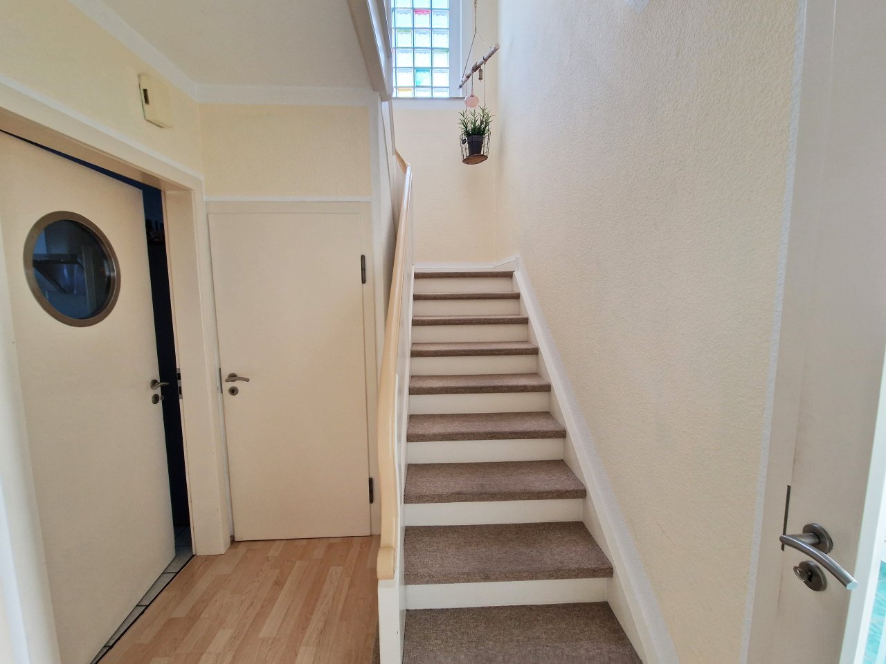 Flur - Treppe Flur - Treppe