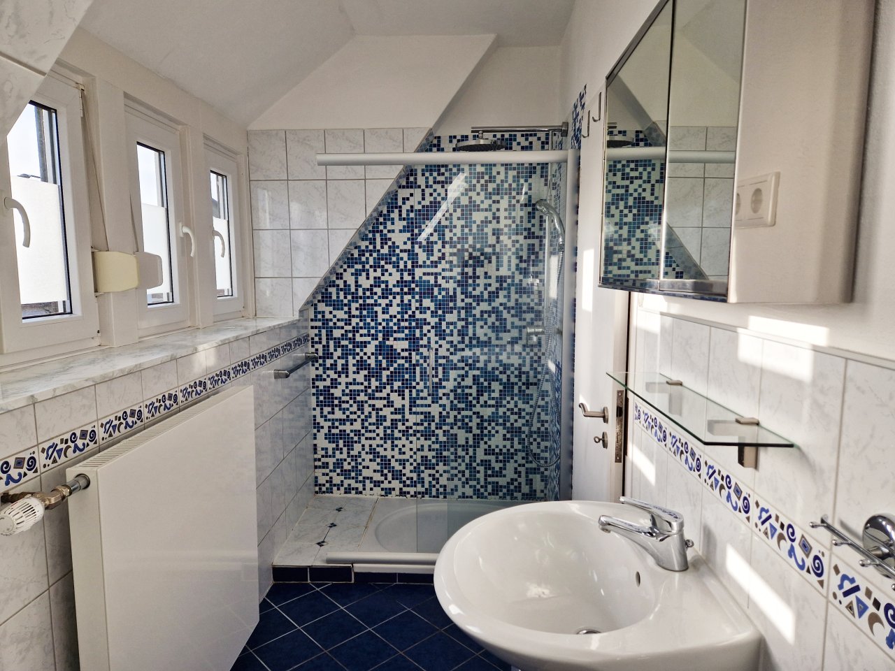 Bad mit Blick zur Dusche Bad mit Blick zur Dusche