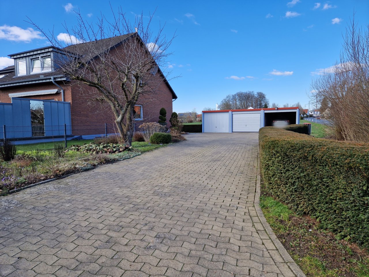 Zufahrt Garage
