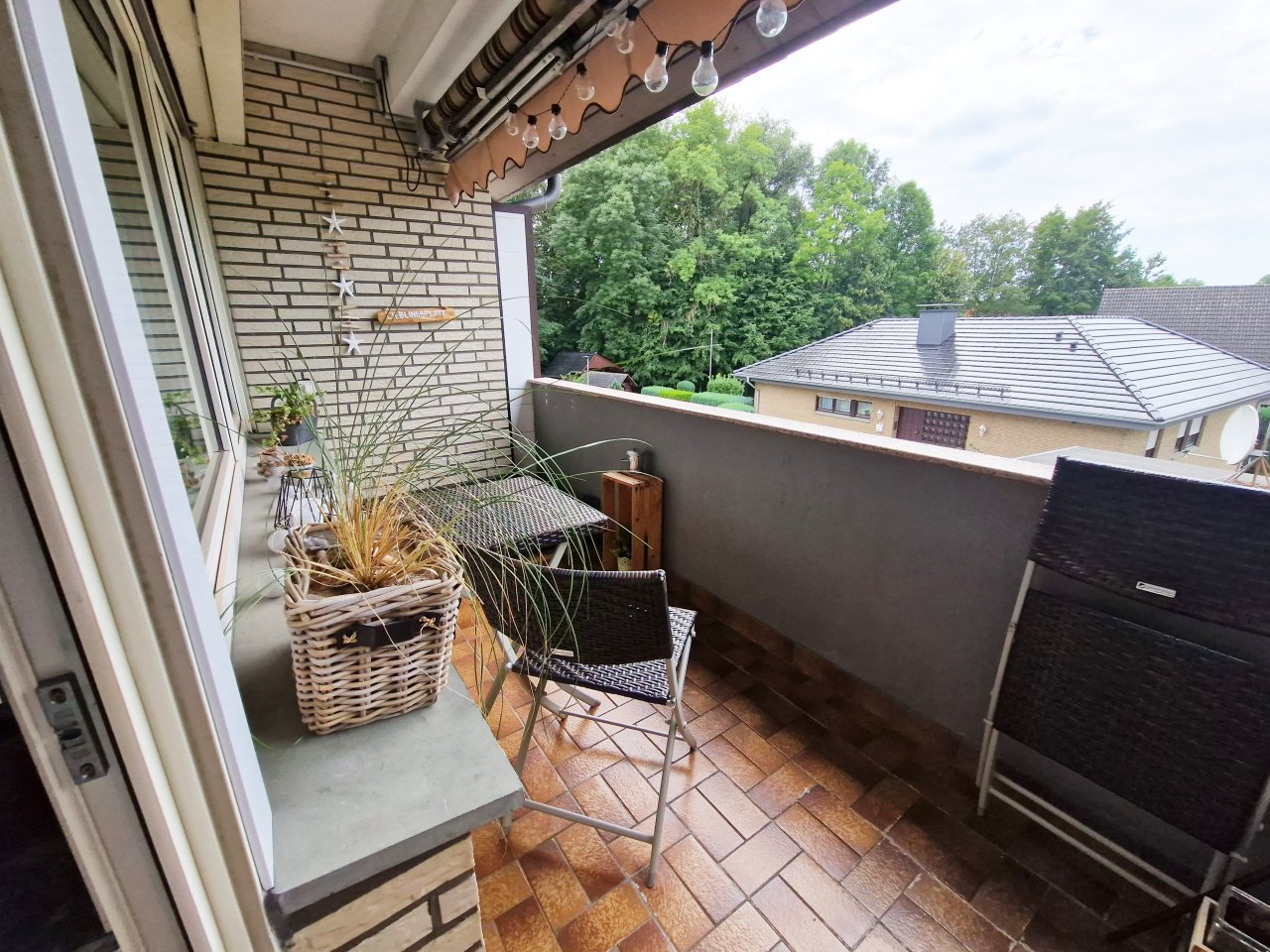 Balkon OG links