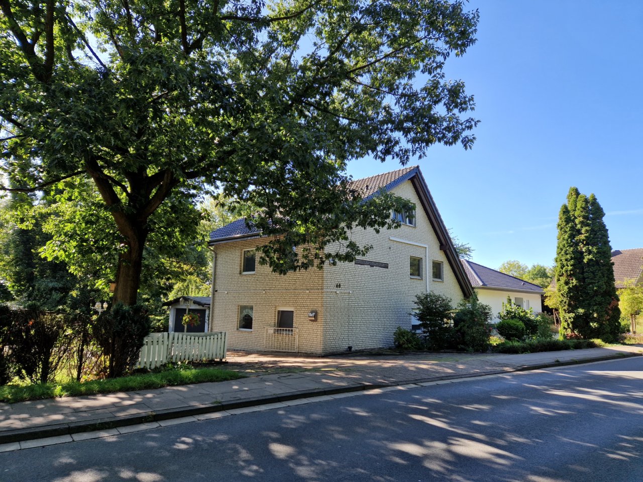 Straßenansicht Straßenansicht