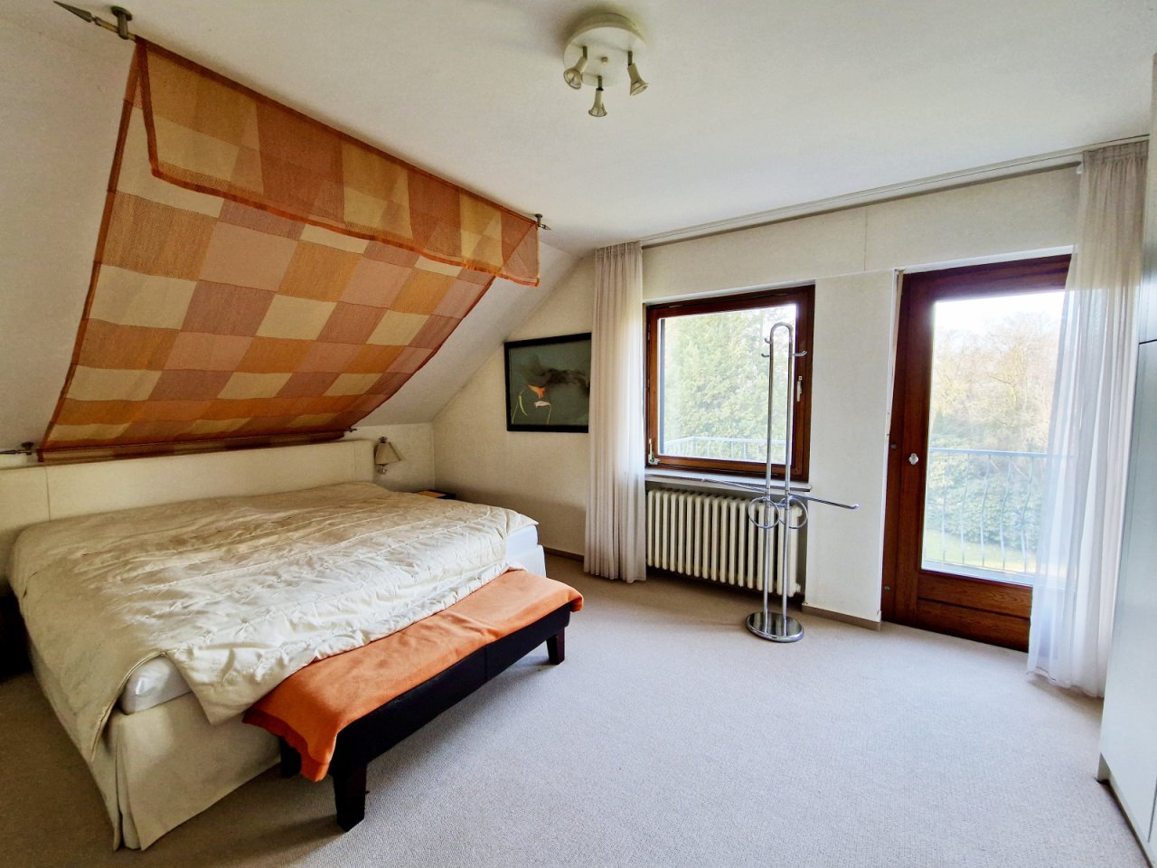 Schlafzimmer (Zugang Balkon) Schlafzimmer (Zugang Balkon)