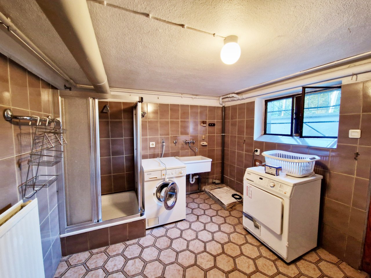 Waschkeller mit Sauna/Gartendusche Waschkeller mit Sauna/Gartendusche