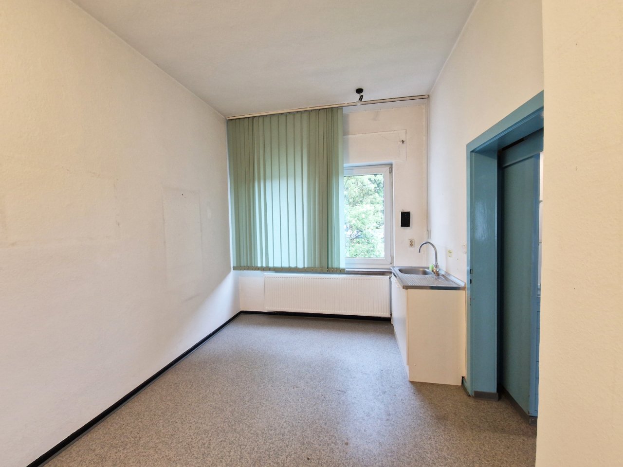 Werkstatt-Büro-Aufenthaltsraum