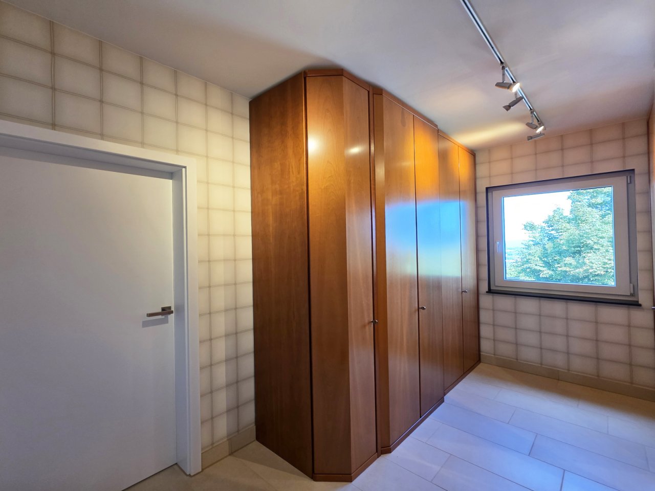 Ankleide - Zugang Schlafzimmer Ankleide - Zugang Schlafzimmer