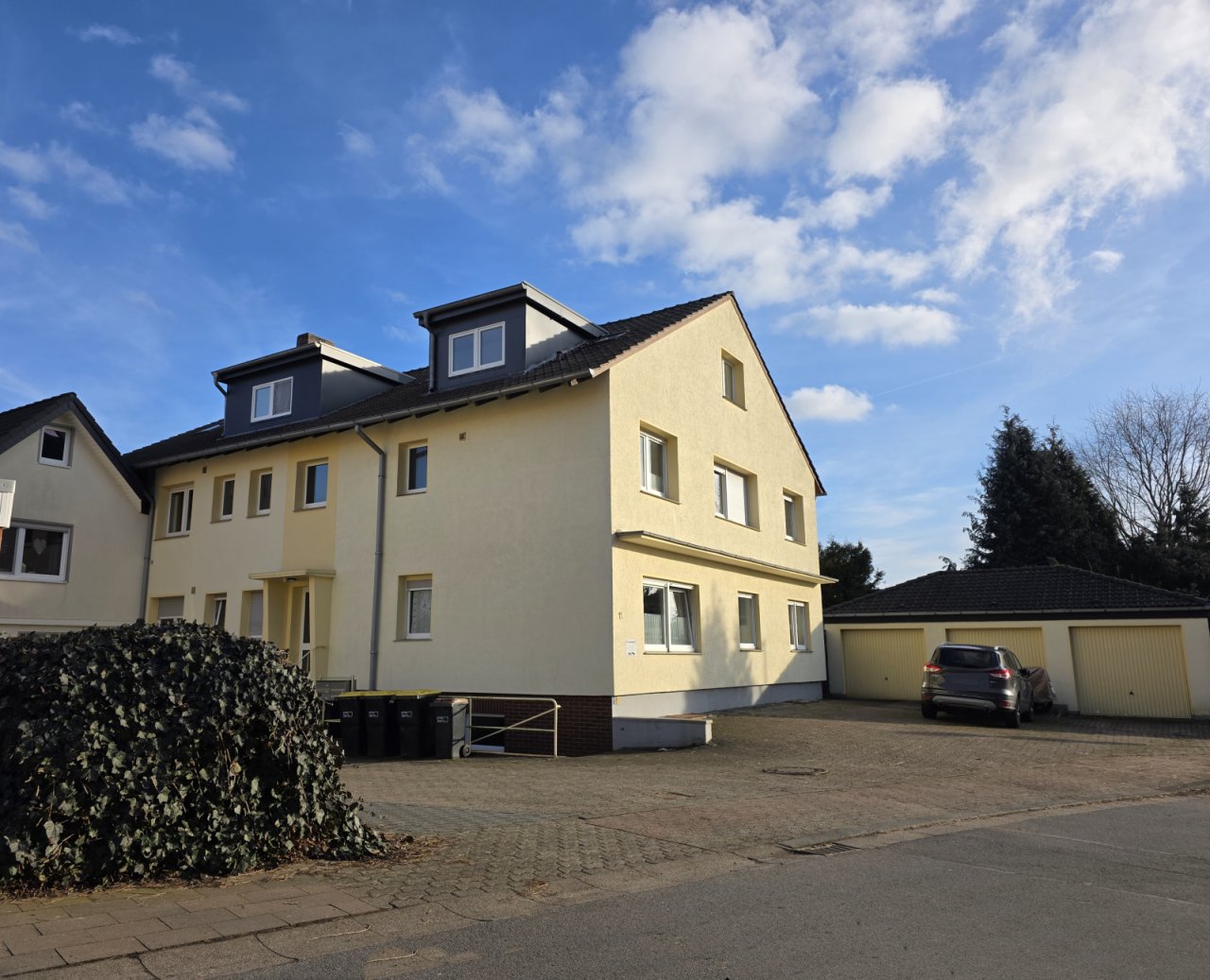 Straßenansicht Straßenansicht
